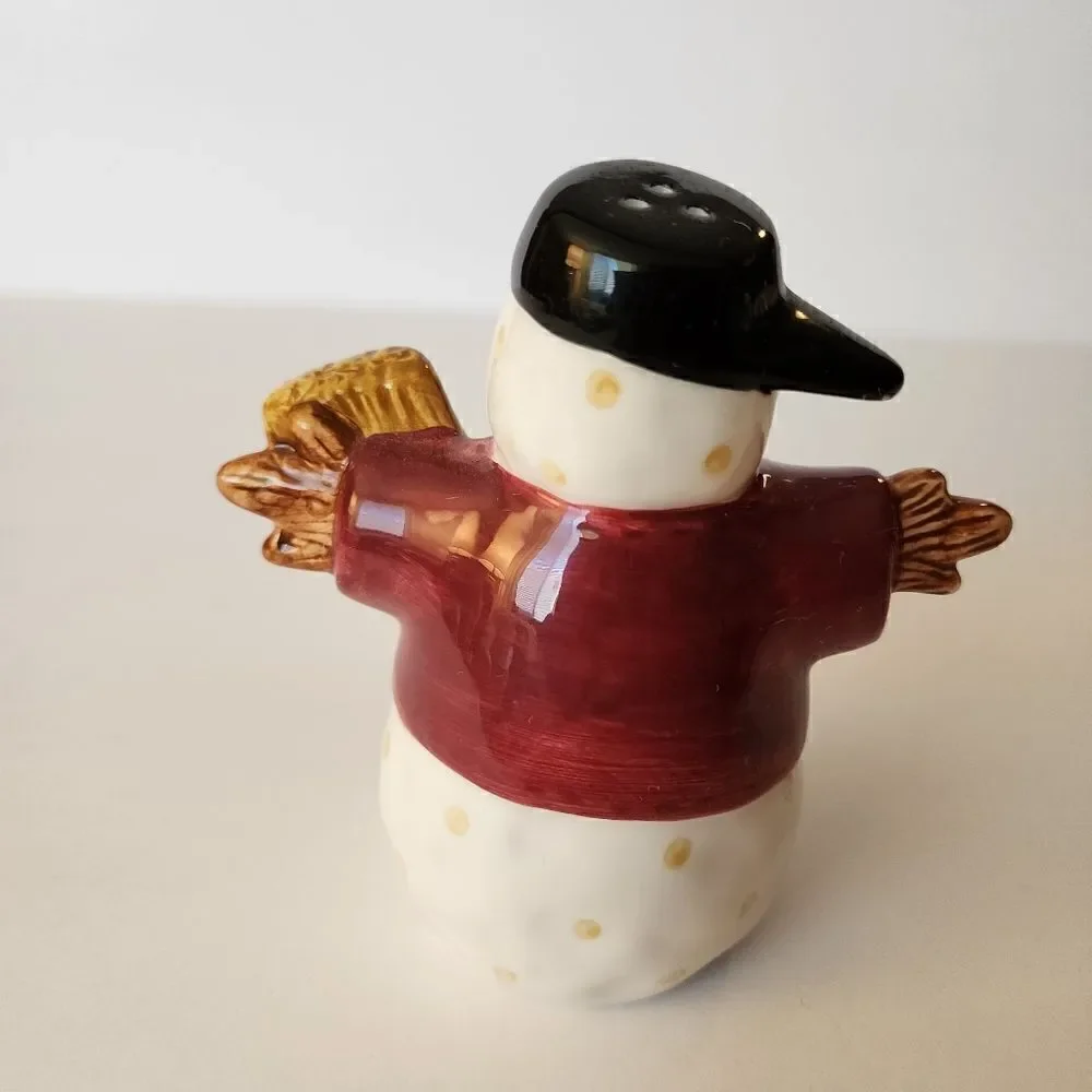 Sakura Ceramic Handpainted Snowmen Salt and Pepper Shakers